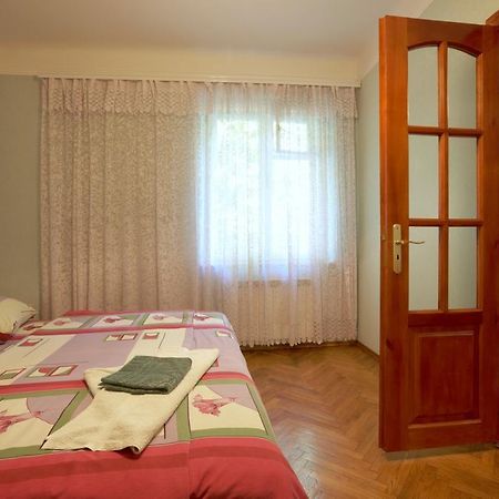 Apartment With Courtyard Lviv Eksteriør billede